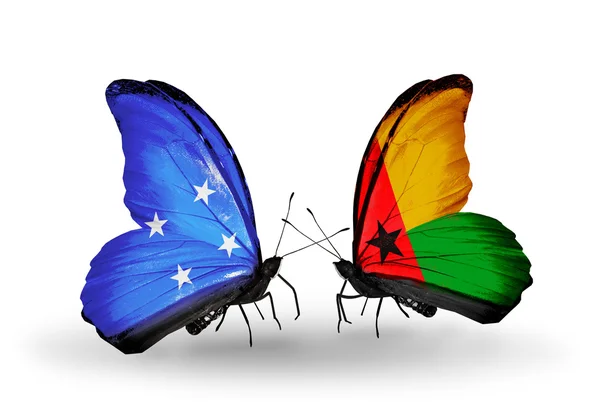 Mariposas con Micronesia y Banderas de Guinea Bissau — Foto de Stock