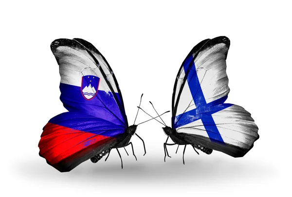 Mariposas con banderas de Eslovenia y Finlandia — Foto de Stock