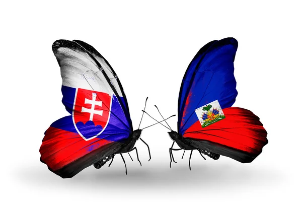 Borboletas com bandeiras da Eslováquia e do Haiti — Fotografia de Stock