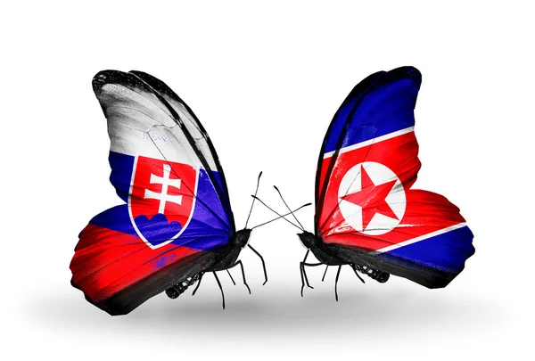 Papillons avec drapeaux Slovaquie et Corée du Nord — Photo