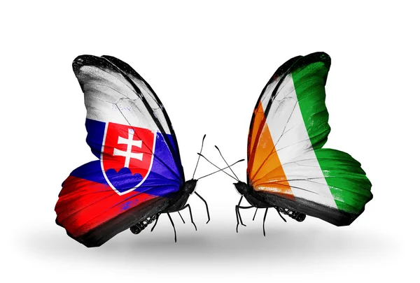 Kelebekler ile Slovakya ve Fildişi Sahili bayrakları — Stok fotoğraf