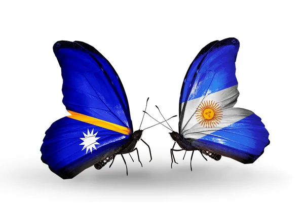 Farfalle con bandiere Nauru e Argentina — Foto Stock