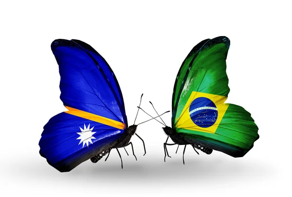 Farfalle con bandiere Nauru e Brasile — Foto Stock