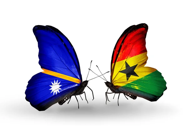 Borboletas com bandeiras Nauru e Gana — Fotografia de Stock