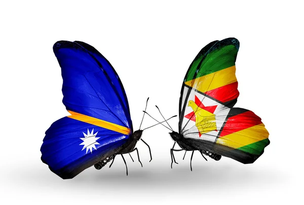 Vlinders met Nauru en Zimbabwe vlaggen — Stockfoto