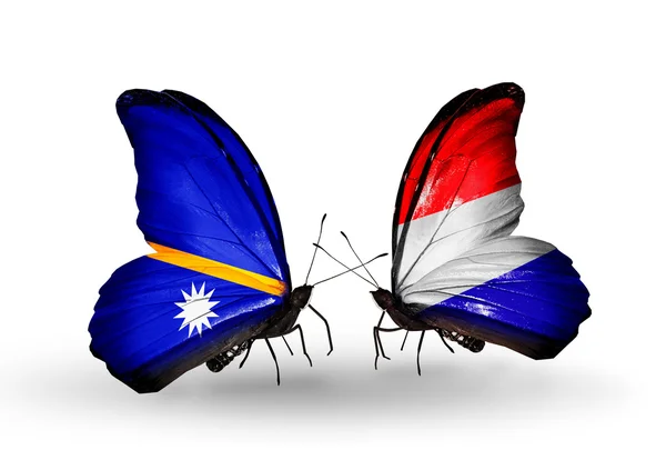 Mariposas con banderas de Nauru y Holanda — Foto de Stock