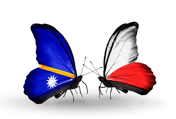Mariposas con banderas de Nauru y Polonia — Foto de Stock