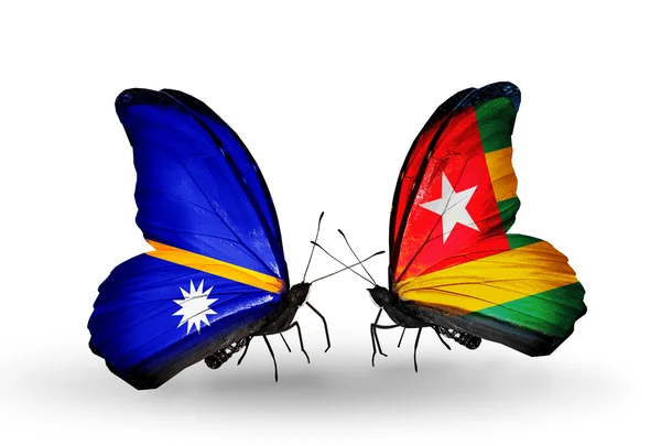 Mariposas con banderas Nauru y Togo — Foto de Stock