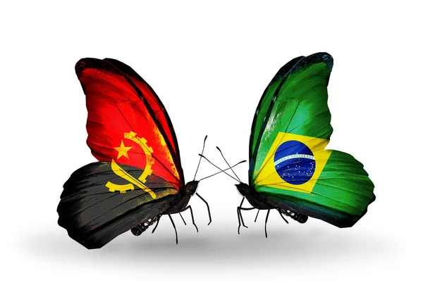 Borboletas com bandeiras de Angola e Brasil — Fotografia de Stock