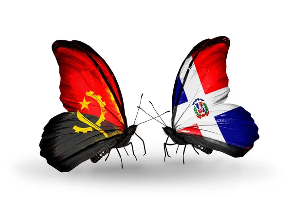 蝴蝶与安哥拉和多米尼加的国旗 — 图库照片