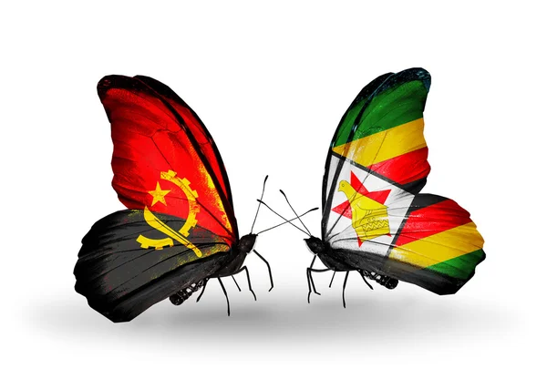 Papillons avec drapeaux Angola et Zimbabwe — Photo