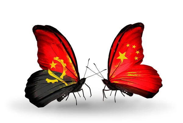 蝴蝶与安哥拉和中国国旗 — 图库照片