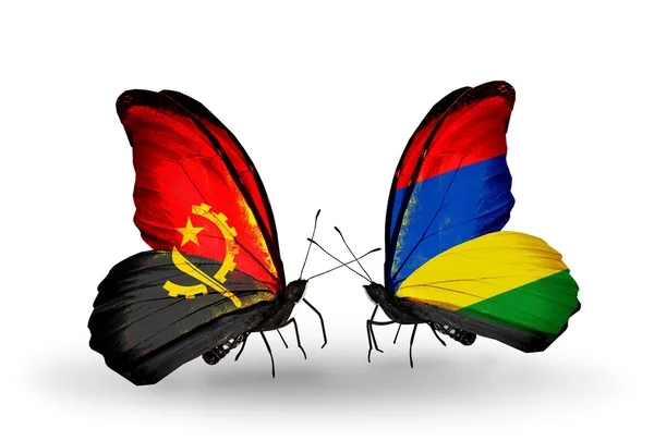 Mariposas con banderas de Angola y Mauricio — Foto de Stock