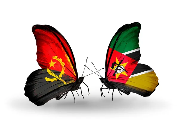 Mariposas con banderas de Angola y Mozambique — Foto de Stock