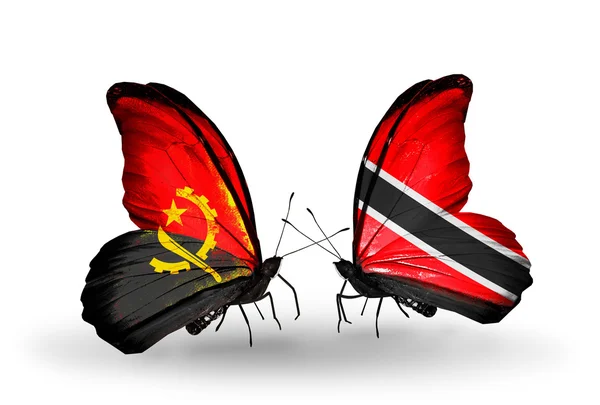 Vlinders met Angola en Trinidad en Tobago vlaggen — Stockfoto