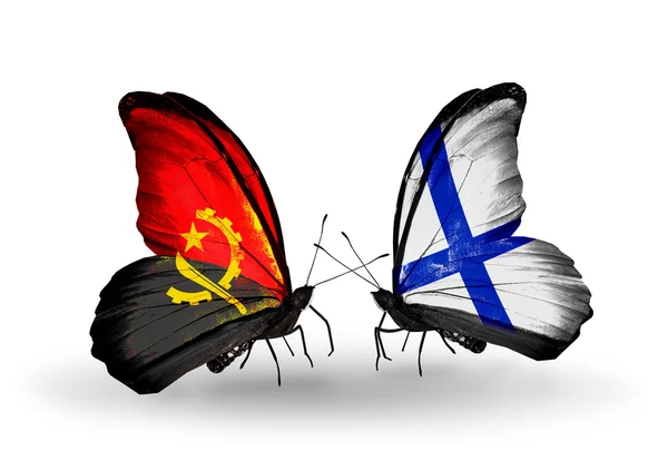Farfalle con bandiere Angola e Finlandia — Foto Stock