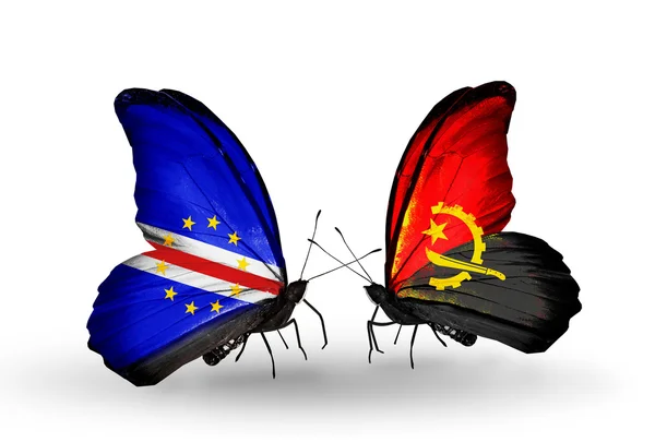Vlinders met Kaapverdië en Angola vlaggen — Stockfoto
