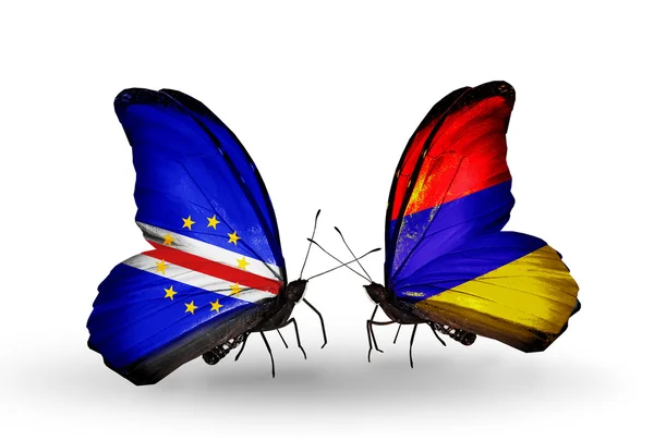 Fjärilar med Kap Verde och Armenien flaggor — Stockfoto