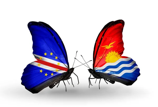 Mariposas con banderas de Cabo Verde y Kiribati — Foto de Stock