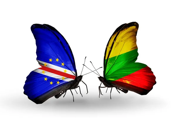 Mariposas con banderas de Cabo Verde y Lituania — Foto de Stock