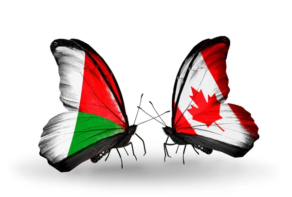 マダガスカルとカナダの国旗と蝶 — ストック写真