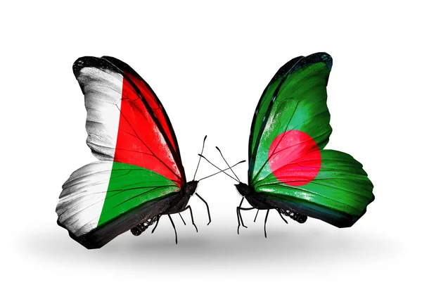Borboletas com bandeiras de Madagascar e Bangladesh — Fotografia de Stock