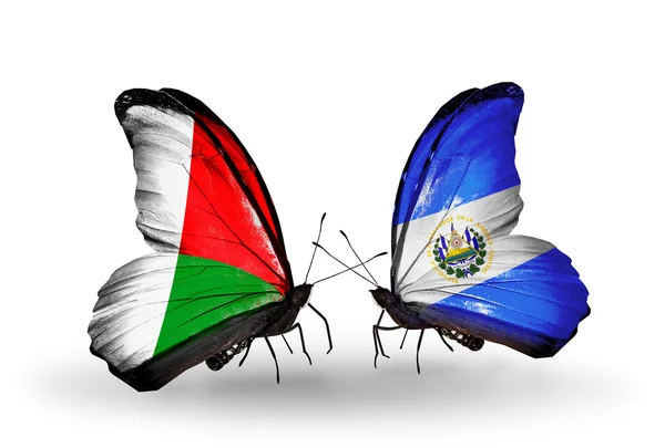 Papillons avec drapeaux Madagascar et Salvador — Photo