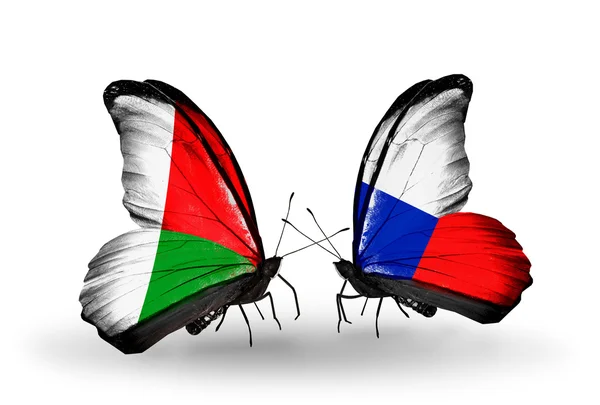 Borboletas com bandeiras de Madagáscar e Checa — Fotografia de Stock
