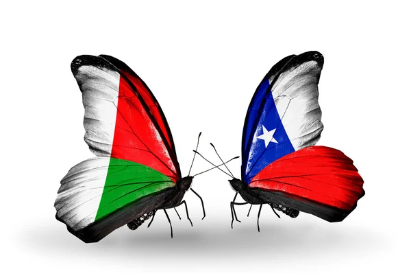 Mariposas con banderas de Madagascar y Chile — Foto de Stock