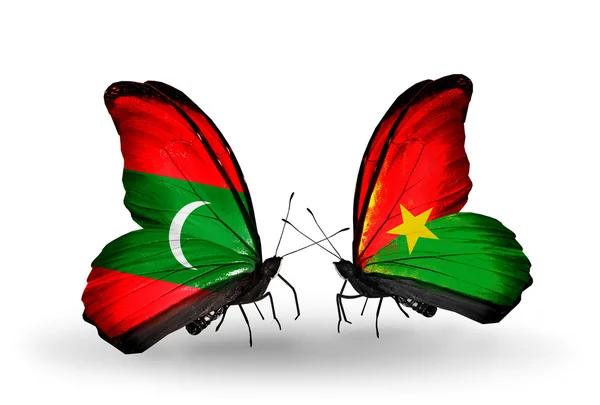 Fjärilar med Maldiverna och Burkina Faso flaggor — Stockfoto