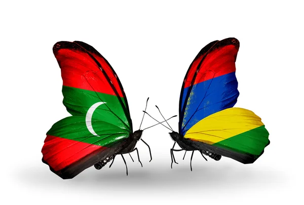 Mariposas con banderas de Maldivas y Mauricio — Foto de Stock