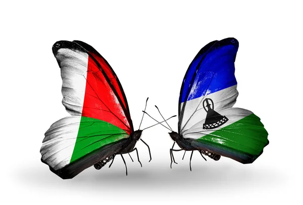 Mariposas con banderas de Madagascar y Lesotho — Foto de Stock
