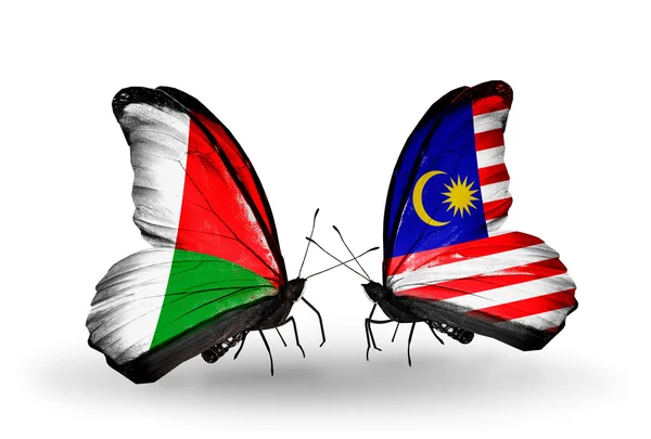 Borboletas com bandeiras de Madagascar e Malásia — Fotografia de Stock