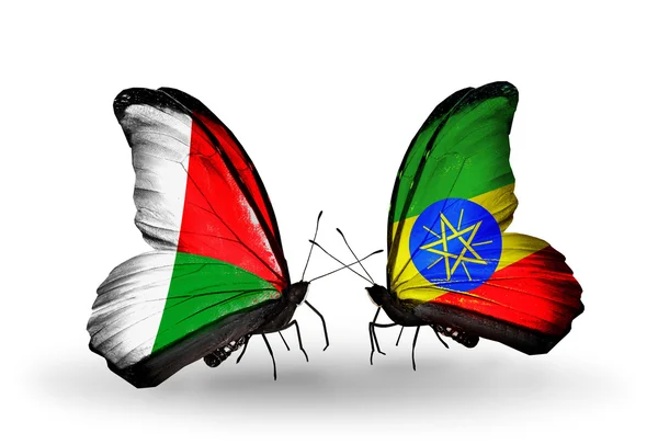 Farfalle con bandiere Madagascar ed Etiopia — Foto Stock
