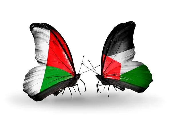 Mariposas con banderas de Madagascar y Palestina — Foto de Stock