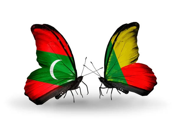 Farfalle con bandiere Maldive e Benin — Foto Stock