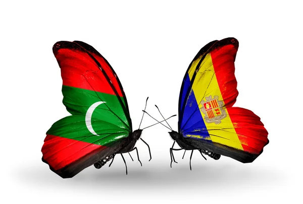 Schmetterlinge mit Malediven und andorra Flaggen — Stockfoto