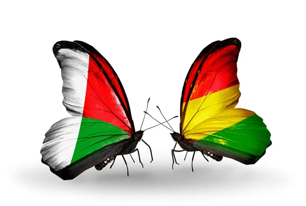 Mariposas con banderas de Madagascar y Bolivia — Foto de Stock