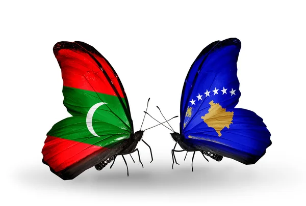 蝴蝶与马尔代夫和科索沃的旗子 — 图库照片