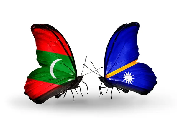 Vlinders met vlaggen van de Maldiven en Nauru — Stockfoto