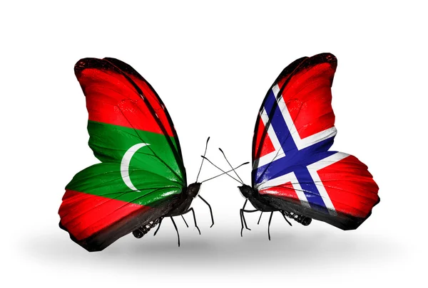 蝴蝶与马尔代夫和挪威国旗 — 图库照片