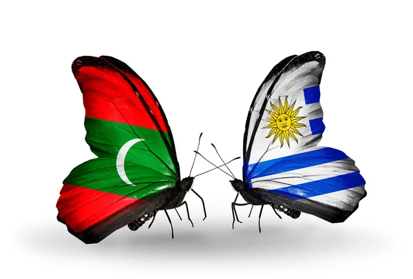 モルディブとウルグアイの国旗と蝶 — ストック写真