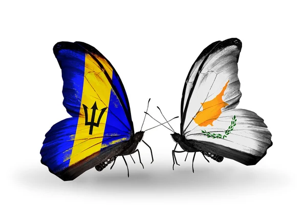 Vlinders met Barbados en Cyprus vlaggen — Stockfoto