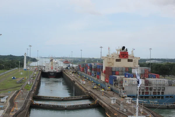 Van Gatunmeer lake naar het Panamakanaal Stockfoto