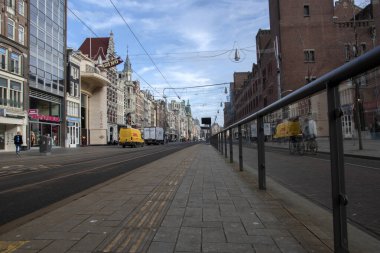 Amsterdam 'da Boş Tramvay Durağı Damrak Hollanda 24-2-2021