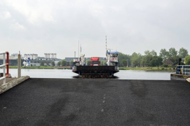 Amsterdam Hempont 'tan feribot geliyor. Hollanda 27-6-2020