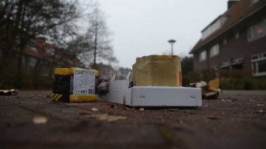 Yeni Yıl Havai Fişekleri Amsterdam 'da Çöp Kutusu Hollanda 1-1-2020 