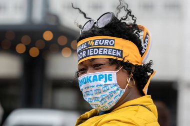 Siyah Güç Amsterdam 'da 14 Avroluk Maaş Gösterisinde Hollanda 1-7-2020