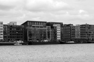 Amsterdam 'daki Javakade Caddesi' ndeki Modern Bina 3 Nisan 2020