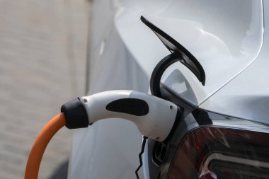 Hollanda 12-6-2020 Amsterdam 'da Nissan Elektrikli Araca Güç Veriliyor